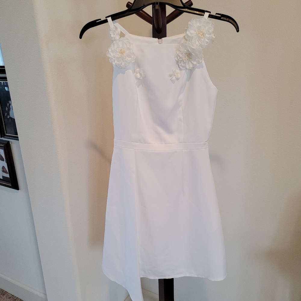 White dress with floral appliques, size S, NEW